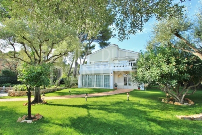 House for sale in CAP D'ANTIBES  - 7 rooms - 257 m&sup2; 