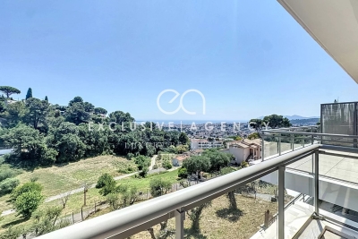 Apartment for sale in LE CANNET  - 4 rooms - 158 m&sup2; 