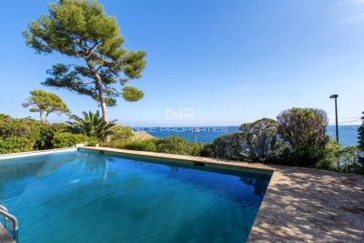 House for sale in CAP D'ANTIBES  - 9 rooms - 262 m&sup2; 