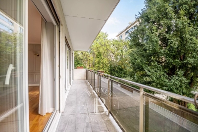 Apartment for sale in NEUILLY SUR SEINE  - 5 rooms - 113 m&sup2; 