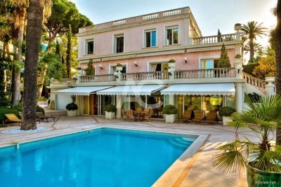 House for sale in CAP D'ANTIBES  - 6 rooms - 394 m&sup2; 