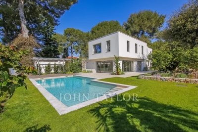 House for sale in CAP D'ANTIBES  - 7 rooms - 228 m&sup2; 