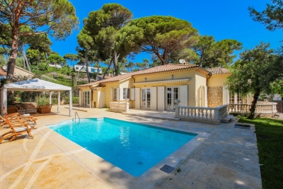 House for sale in CAP D'ANTIBES  - 6 rooms - 147 m&sup2; 