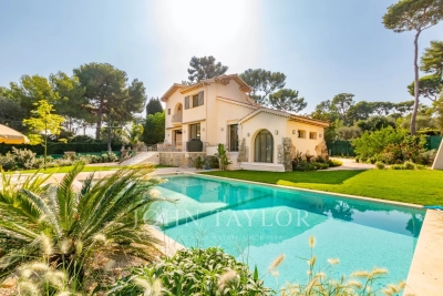 House to rent in CAP D'ANTIBES  - 6 rooms  