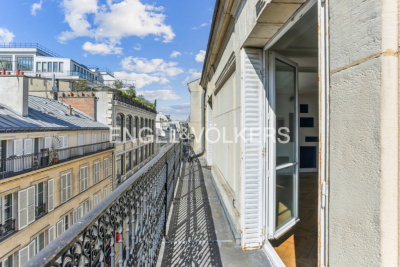 Apartment for sale in PARIS 8EME  - 5 rooms - 148 m&sup2; 