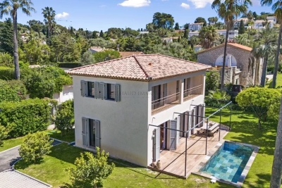 House for sale in CAP D'ANTIBES  - 4 rooms - 164 m&sup2; 