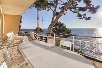 House for sale in CAP D'ANTIBES  - 9 rooms - 215 m&sup2; 