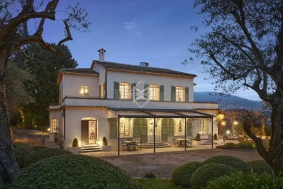 House for sale in GRASSE  - 8 rooms - 366 m&sup2; 