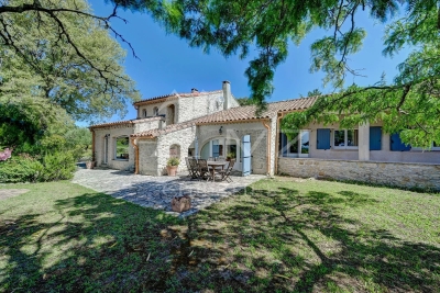 House for sale in UZÈS  - 12 rooms - 340 m&sup2; 