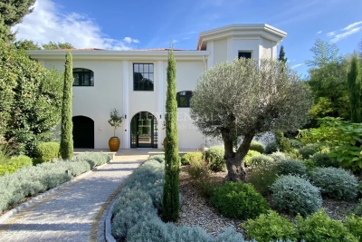 House for sale in CAP D'ANTIBES  - 7 rooms - 271 m&sup2; 
