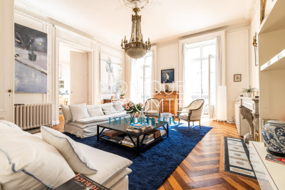 Apartment for sale in BORDEAUX  - 6 rooms - 185 m&sup2; 