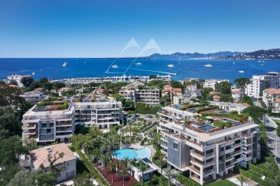 Apartment for sale in CAP D'ANTIBES  - 4 rooms - 119 m&sup2; 