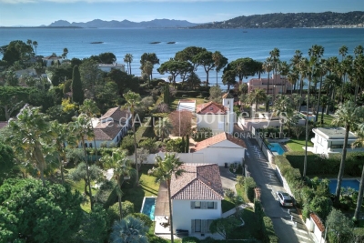 House for sale in CAP D'ANTIBES  - 5 rooms - 167 m&sup2; 