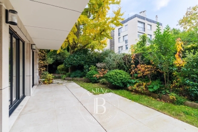Apartment for sale in NEUILLY SUR SEINE  - 6 rooms - 211 m&sup2; 