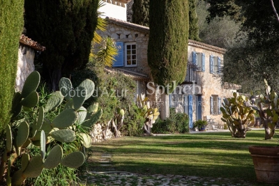 House for sale in EZE  - 8 rooms - 207 m&sup2; 
