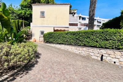 House for sale in BEAULIEU-SUR-MER  - 4 rooms - 60 m&sup2; 