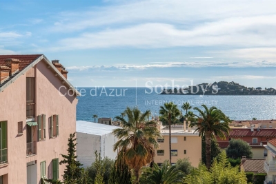 Apartment for sale in BEAULIEU-SUR-MER  - 3 rooms - 74 m&sup2; 
