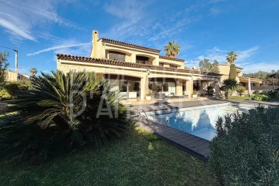 House for sale in CAP D'ANTIBES  - 5 rooms - 400 m&sup2; 