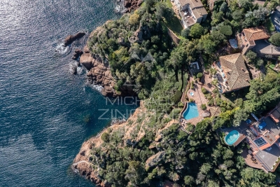 House for sale in THÉOULE-SUR-MER  - 9 rooms - 440 m&sup2; 