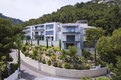 House for sale in EZE  - 16 rooms - 670 m&sup2; 