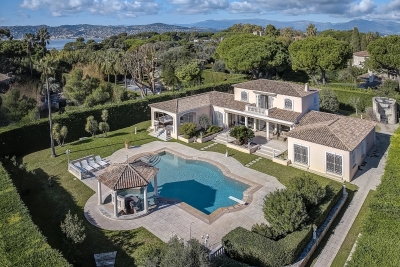 House for sale in CAP D'ANTIBES  - 8 rooms - 450 m&sup2; 