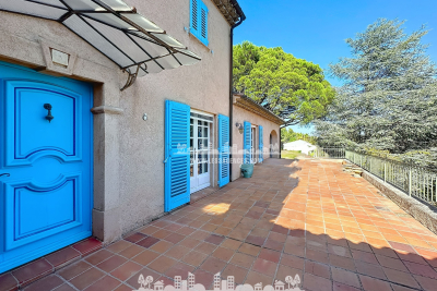 House for sale in GRIMAUD  - 10 rooms - 255 m&sup2; 