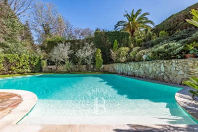 House for sale in MOUGINS  - 7 rooms - 195 m&sup2; 
