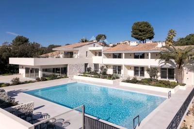 Apartment for sale in CAGNES-SUR-MER  - 17 rooms - 550 m&sup2; 