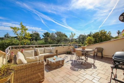 Apartment to rent in CAP D'ANTIBES  - 3 rooms - 86 m&sup2; 