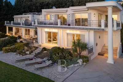 House for sale in CAP D'ANTIBES  - 10 rooms - 980 m&sup2; 