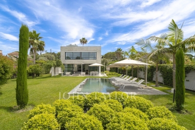 House to rent in CAP D'ANTIBES  - 7 rooms - 325 m&sup2; 