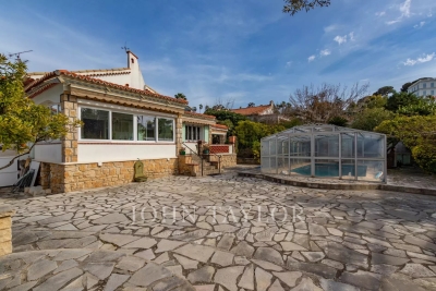 House for sale in CAP D'ANTIBES  - 6 rooms - 160 m&sup2; 