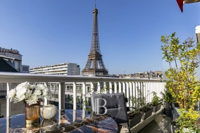 Apartment for sale in PARIS 15EME  - 5 rooms - 115 m&sup2; 