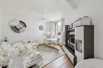 Apartment for sale in NEUILLY SUR SEINE  - 3 rooms - 69 m&sup2; 