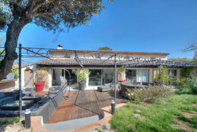 Apartment for sale in ST-RAPHAËL  - 6 rooms - 250 m&sup2; 