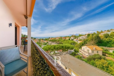Apartment for sale in VILLEFRANCHE-SUR-MER  - 3 rooms - 82 m&sup2; 