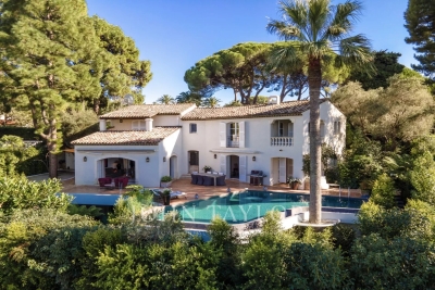 House to rent in CAP D'ANTIBES  - 7 rooms - 500 m&sup2; 