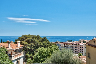 Apartment for sale in BEAULIEU-SUR-MER  - 3 rooms - 67 m&sup2; 