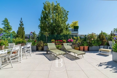 Apartment for sale in NEUILLY SUR SEINE  - 5 rooms - 146 m&sup2; 