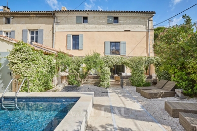 House for sale in ST-RÉMY-DE-PROVENCE  - 6 rooms - 200 m&sup2; 