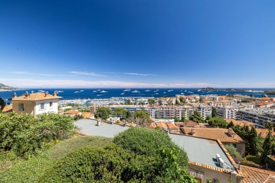 Apartment for sale in BEAULIEU-SUR-MER  - 4 rooms - 195 m&sup2; 