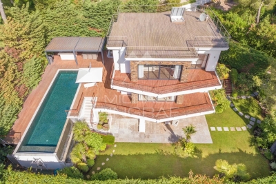 House for sale in CAP D'ANTIBES  - 6 rooms - 255 m&sup2; 