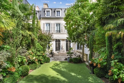 House for sale in NEUILLY SUR SEINE  - 8 rooms - 450 m&sup2; 