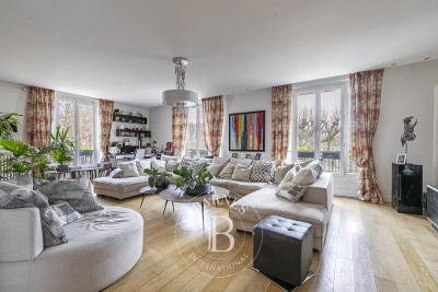Apartment for sale in PARIS 15EME  - 11 rooms - 352 m&sup2; 