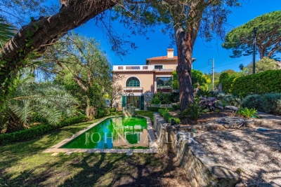 House for sale in CAP D'ANTIBES  - 6 rooms - 260 m&sup2; 