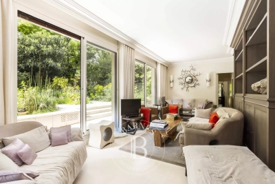 Apartment for sale in NEUILLY SUR SEINE  - 5 rooms - 140 m&sup2; 