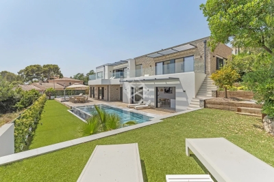 House for sale in LES ISSAMBRES  - 6 rooms - 247 m&sup2; 