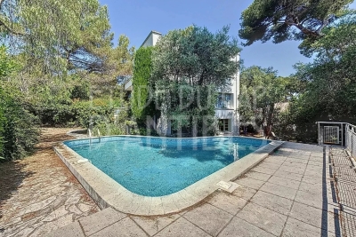 House for sale in CAP D'ANTIBES  - 7 rooms - 200 m&sup2; 
