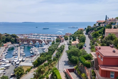 House for sale in THÉOULE-SUR-MER  - 6 rooms - 145 m&sup2; 