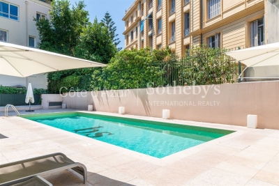 Apartment for sale in BEAULIEU-SUR-MER  - 3 rooms - 141 m&sup2; 